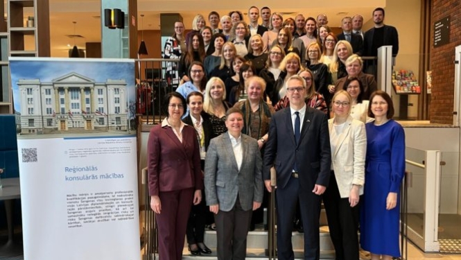 Latvijas konsulārās amatpersonu bilde